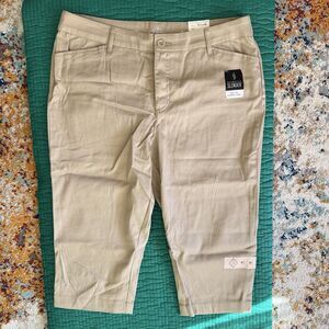 NEW Vintage St Johns Bay Women Khaki Capri Pants Tan Stretch Cropped Chino Sz 16
